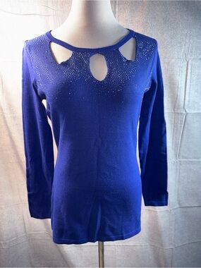1487-Oliver’s Women’s Blue Long-Sleeve Cutout Knit Top with Embellished Neckline